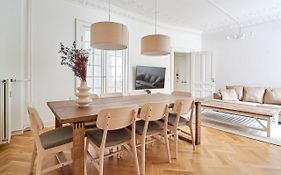 Large & Modern Flats In Family Friendly Neighbourhood